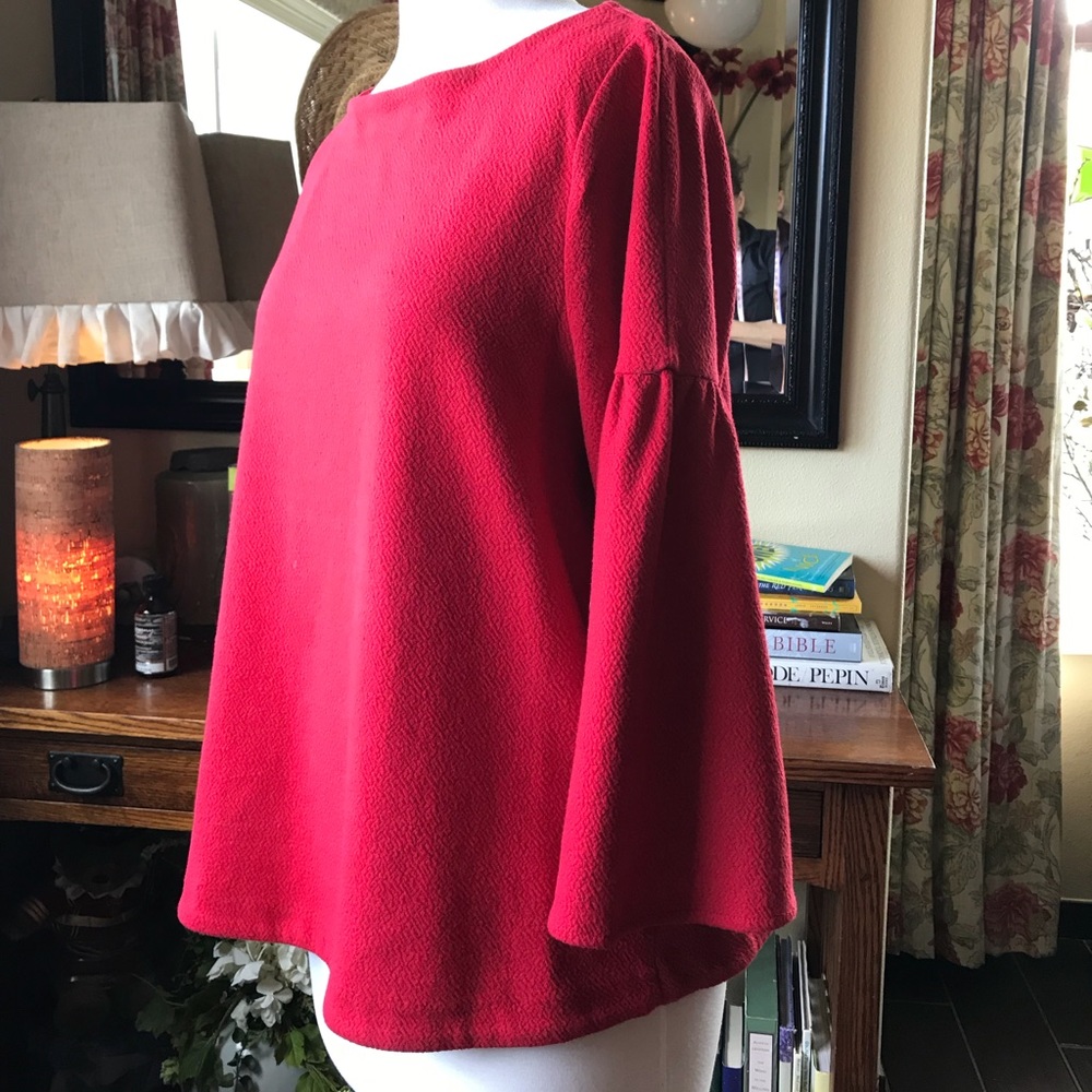 Red top size xl (fits like a L)